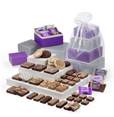 La mayoría de las ventas de Fairytale Brownies vienen como paquetes de regalo personalizables de brownies, blondies y galletas.