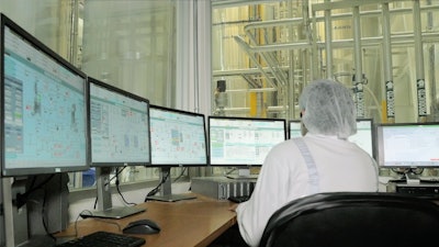 Desde un centro de control en la planta de Irapuato, México, se monitorean en tiempo real la totalidad de los pasos del proceso de producción del azúcar líquido.